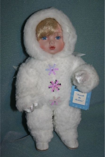 Ashton Drake Snowbabies   Underneath the Mistletoe Doll  