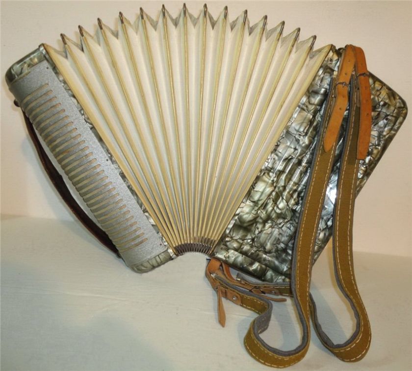 Fine German Button ACCORDION Bayan HORCH 100 bass RARE  