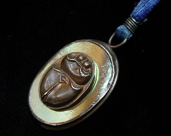 ORIENT & FLUME Art Glass Scarab PENDANT Original Silk Cord Dated 1977 