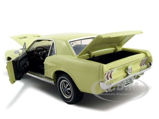 1967 FORD MUSTANG GT YELLOW 118 DIECAST MODEL CAR  