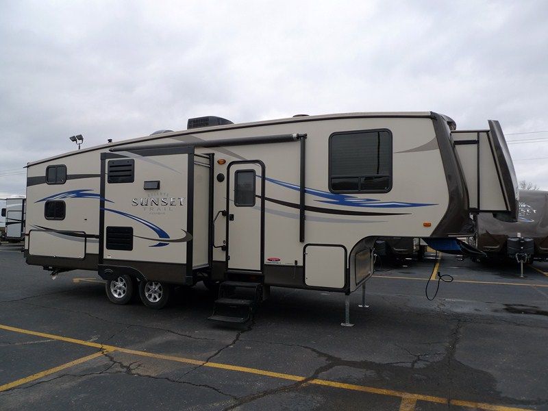 2012 SUNSET TRAIL 28BH BUNKHOUSE TRIPLE SLIDE FIFTH WHEEL HALF TON 