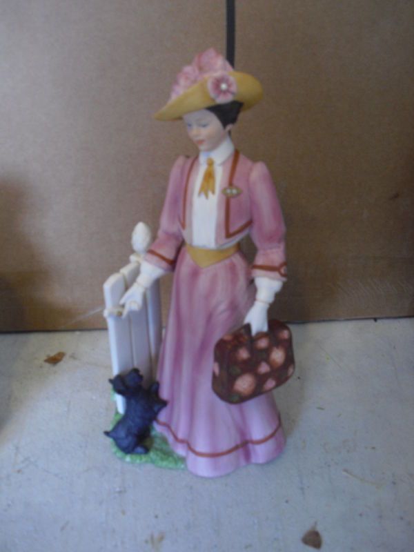 1983 AVON Mrs Albee Award Figurine Presidents Club  