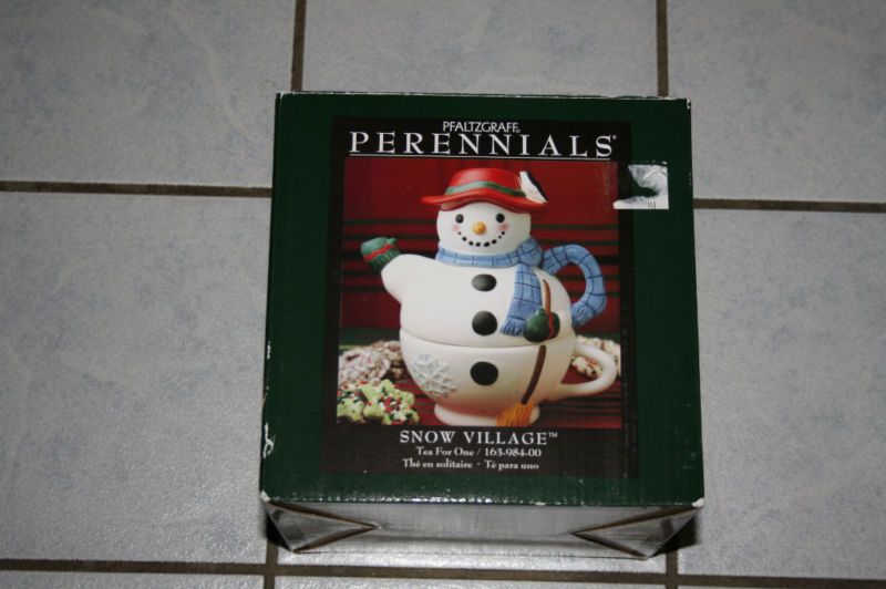 Pfaltzgraff Perennials SNOW VILLAGE Tea For One  