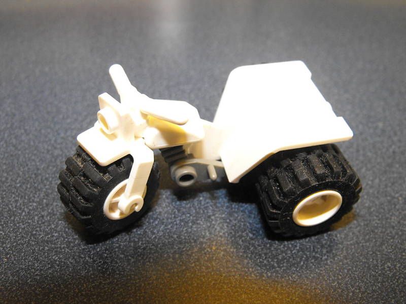 Lego White Minifigure Motorcycle 3 Wheel Trike Type  