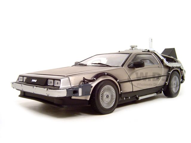 BACK TO THE FUTURE II DE LOREAN 118 DIECAST MODEL CAR  