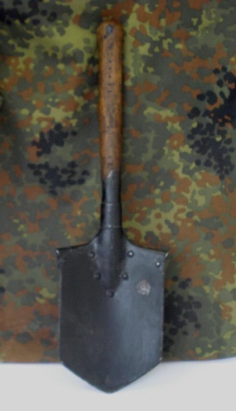 WWI WWII 1915 ORIGINAL GERMAN TRENCH SHOVEL   BLECKMANN  