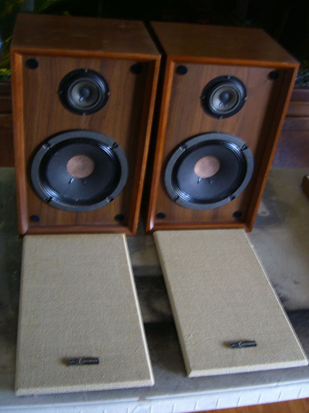 Toshiba Concave Speaker System Model SS 17 Vintage  