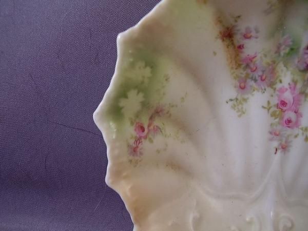 RS PRUSSIA PINK ROSE FLORAL SPRAY SHELL SHAPED BOWLS (2)  