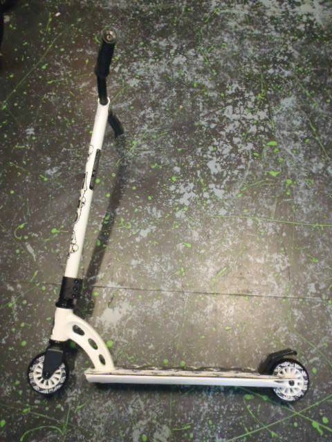 MADD GEAR MGP VX2 Scooter 2012 WHITE REG POST NEW  