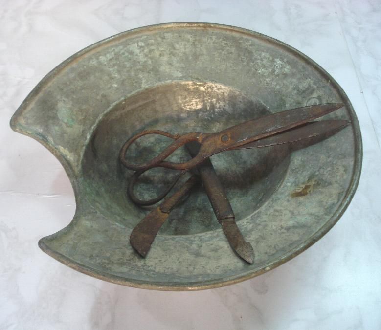 17C. ANTIQUE MEDICAL BLOOD LETTING BOWL, RAZOR & LANCET TYPICAL 1600s 