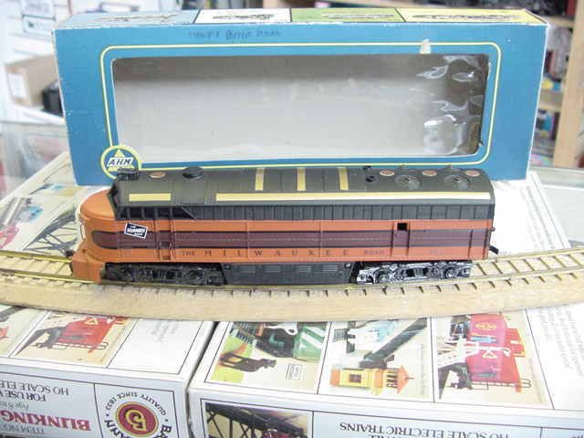 AHM MILWAUKEE ROAD FM DUMMY NIB 23A  