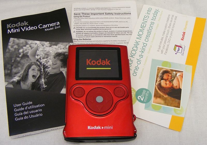 KODAK MINI VIDEO CAMERA ZM1 WITH MEMORY CHIP RECHARGABLE BATTERY 