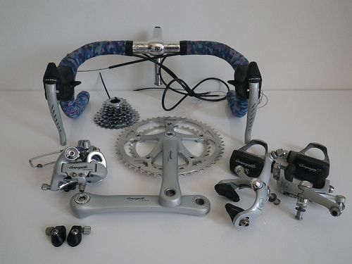 Sale a subasta un groupset muy bonito de velocidad de Campagnolo 8 