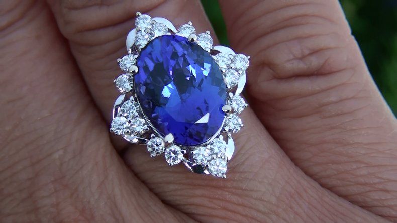 Estate 9.08ct Natural Tanzanite Diamond Vintage Cocktail Ring 18k 