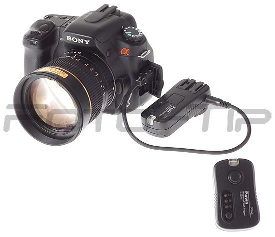 includes rs s1am cable that is connected to the camera