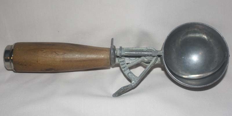 Old Vintage Wood Handled ICE CREAM SCOOP Japan  