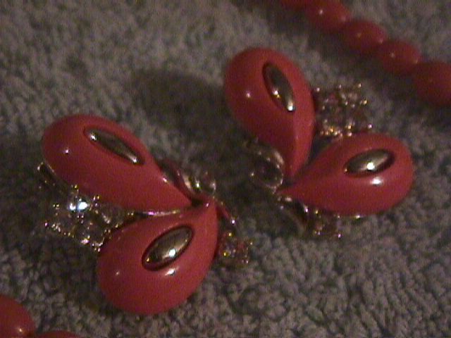 vintage rhinestone earrings matching necklace coral  