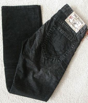 are bidding on a brand new, 100% authentic True Religion mens Bobby 