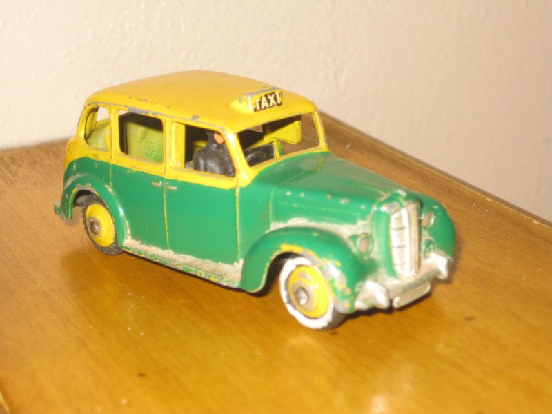   TOYS AUSTIN TAXI MECCANO LTD GREEN YELLOW 3.5 England Cab Driver