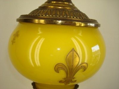 ANTIQUE ORNATE GLASS BRASS FLEUR DE LIS BANQUET LAMP  