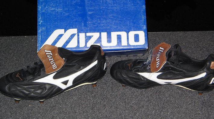 New Mizuno Granzia Size 9.5A Cleats (Outdoor) MSRP $120  