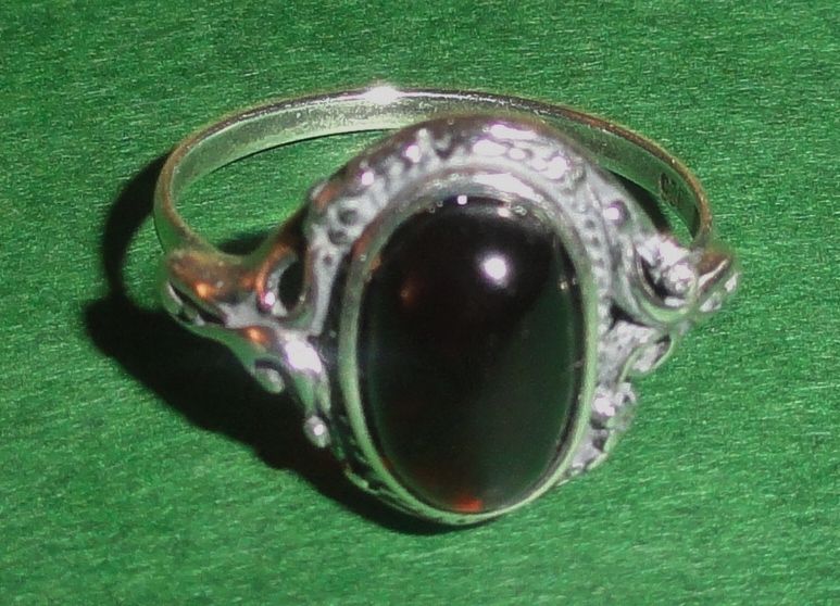 STERTLING SILVER RING W/ OVAL CHERRY AMBER SZ 5  