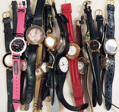   22 Ladies Quartz Wrist Watches, With Bands, Perfect for Re Sale  GG